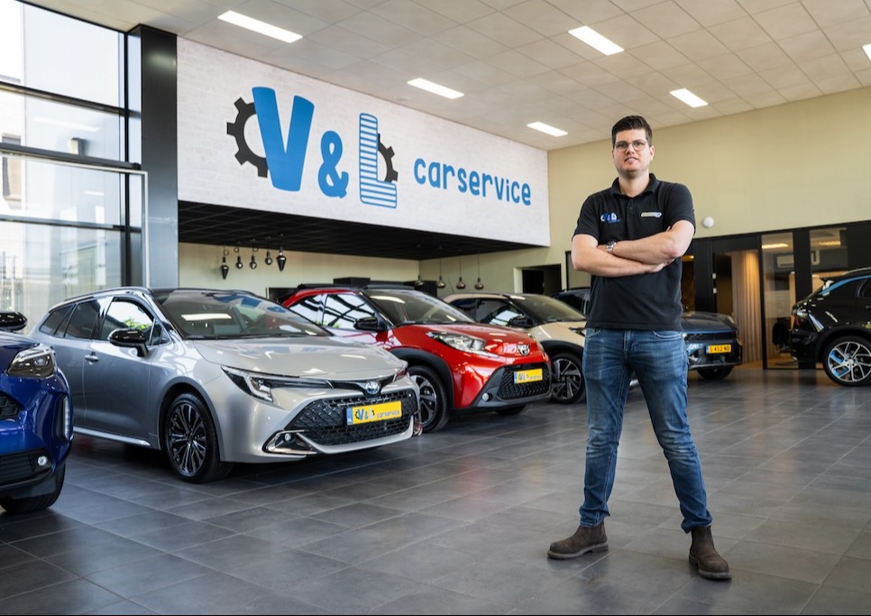 Common Image dinesten_images_1778670361.jpg Receptionist | V&L Car Service
